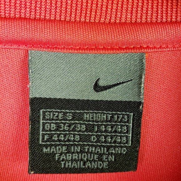 Manchester United Nike Black and Red Jersey Sz S - Picture 2 of 5